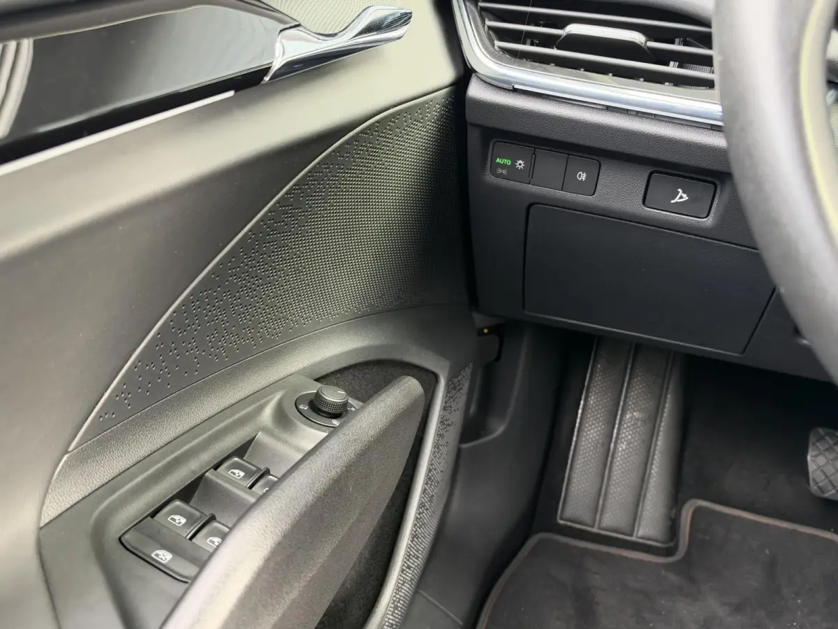 80 (95% SOH) I GROOT ACCUPAKKET I STOELVERWARMING I P-CAMERA I LEDEREN INTERIEUR