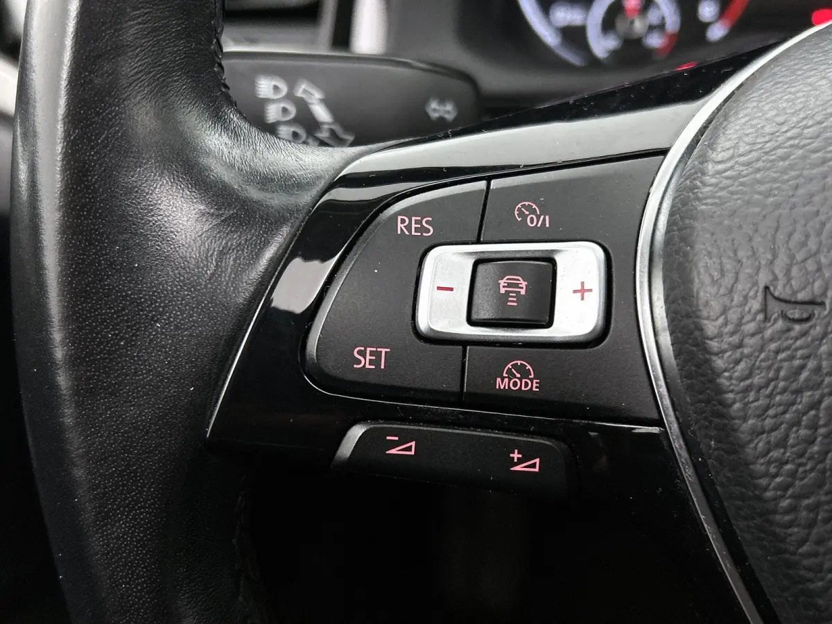 1.0 TSI Comfortline 95 PK | Automaat | Airco | Adaptive Cruise Control | Apple Carplay & Android auto | Panoramadak | Achteruitrijcamera |