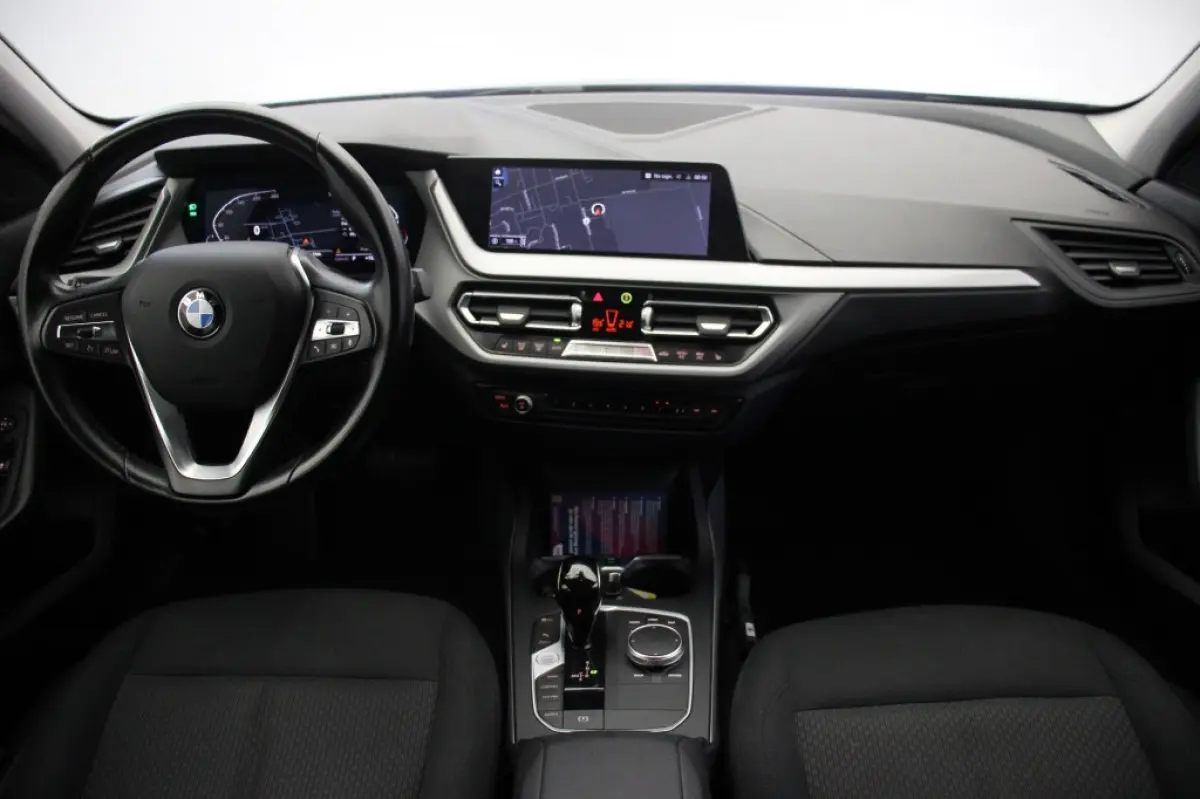 118i Business Edition Automaat - Digitaal Cockpit, Carplay, Clima, Stoelverw.