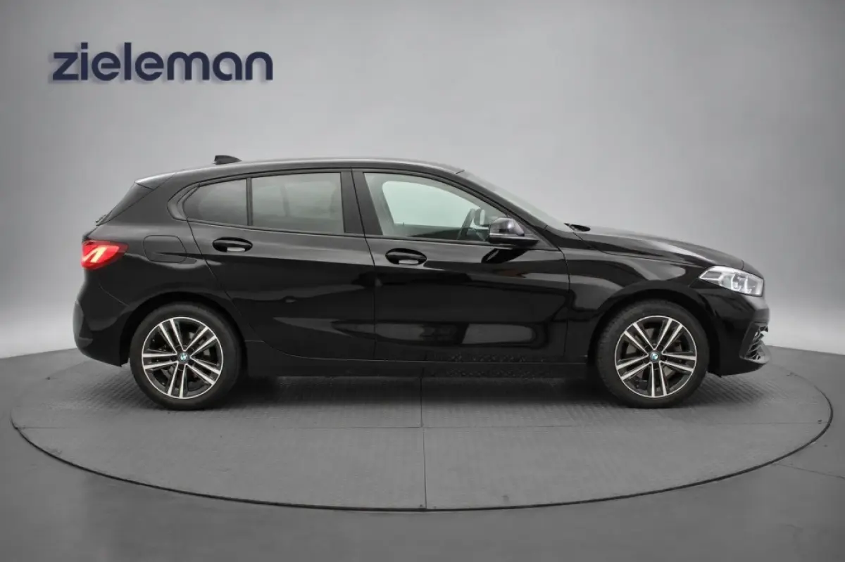 118i Business Edition Automaat - Digitaal Cockpit, Carplay, Clima, Stoelverw.