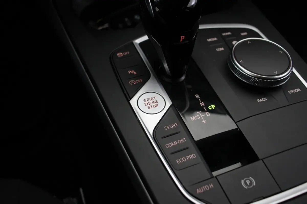 118i Business Edition Automaat - Digitaal Cockpit, Carplay, Clima, Stoelverw.
