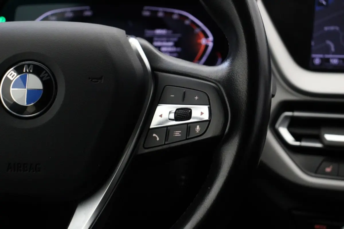 118i Business Edition Automaat - Digitaal Cockpit, Carplay, Clima, Stoelverw.