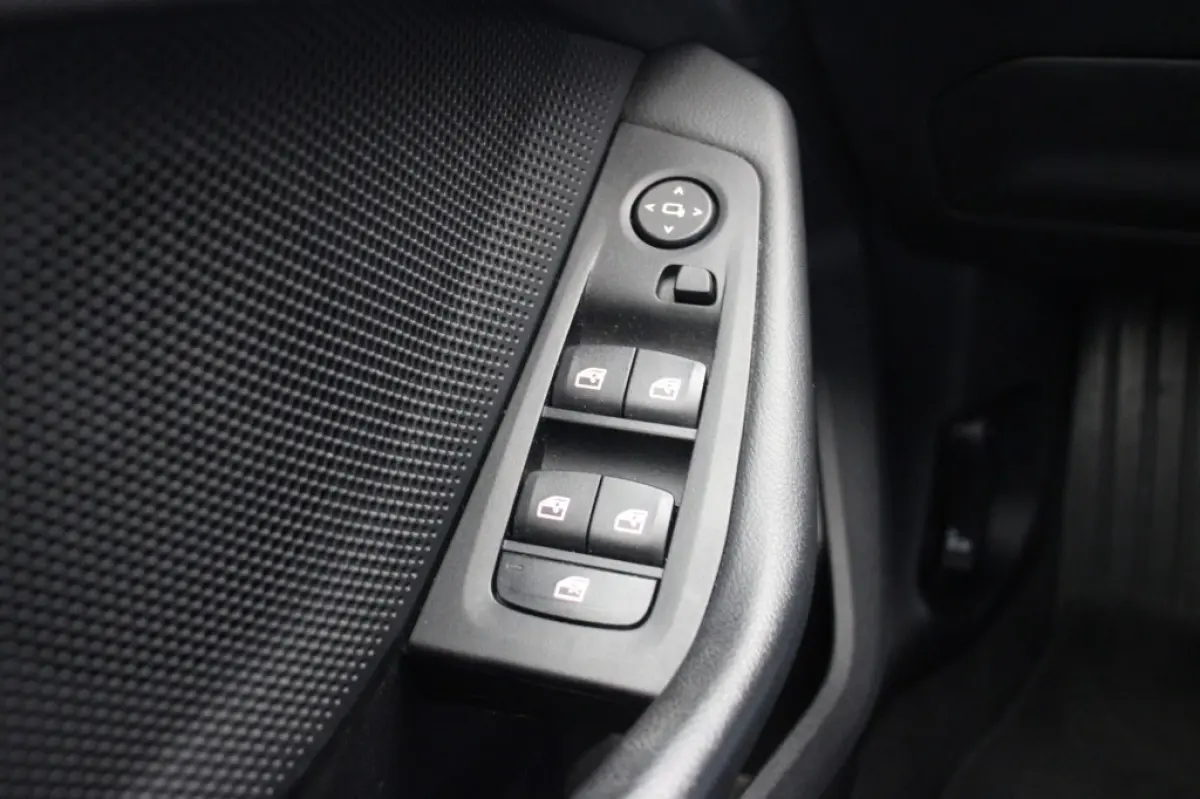 118i Business Edition Automaat - Digitaal Cockpit, Carplay, Clima, Stoelverw.