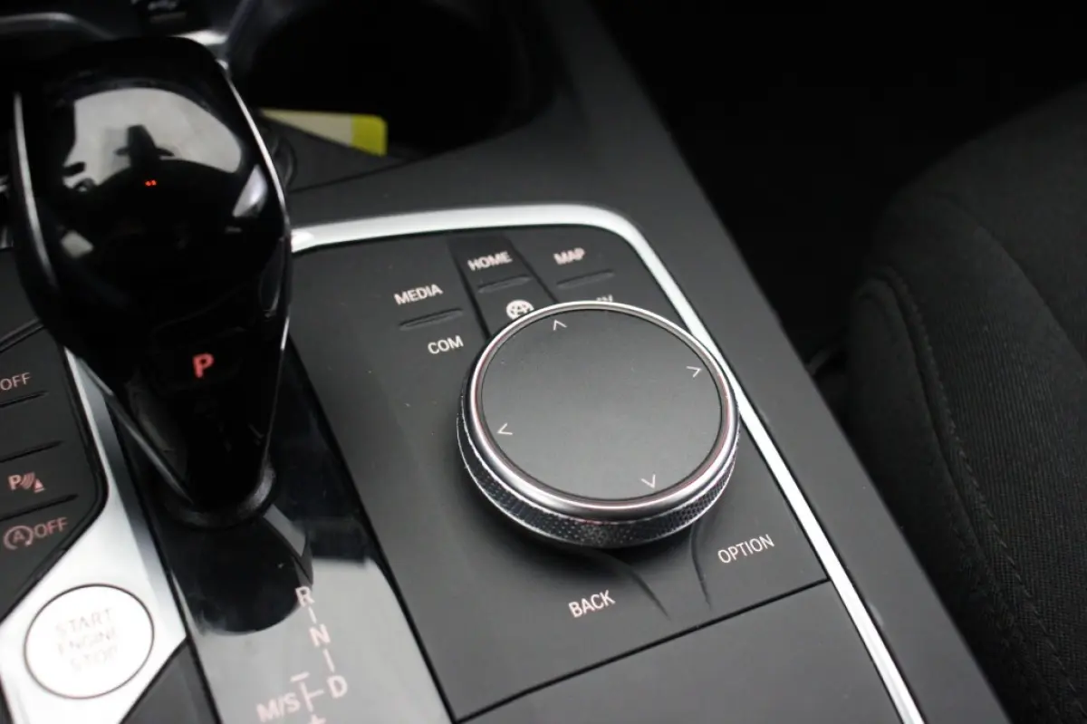 118i Business Edition Automaat - Digitaal Cockpit, Carplay, Clima, Stoelverw.