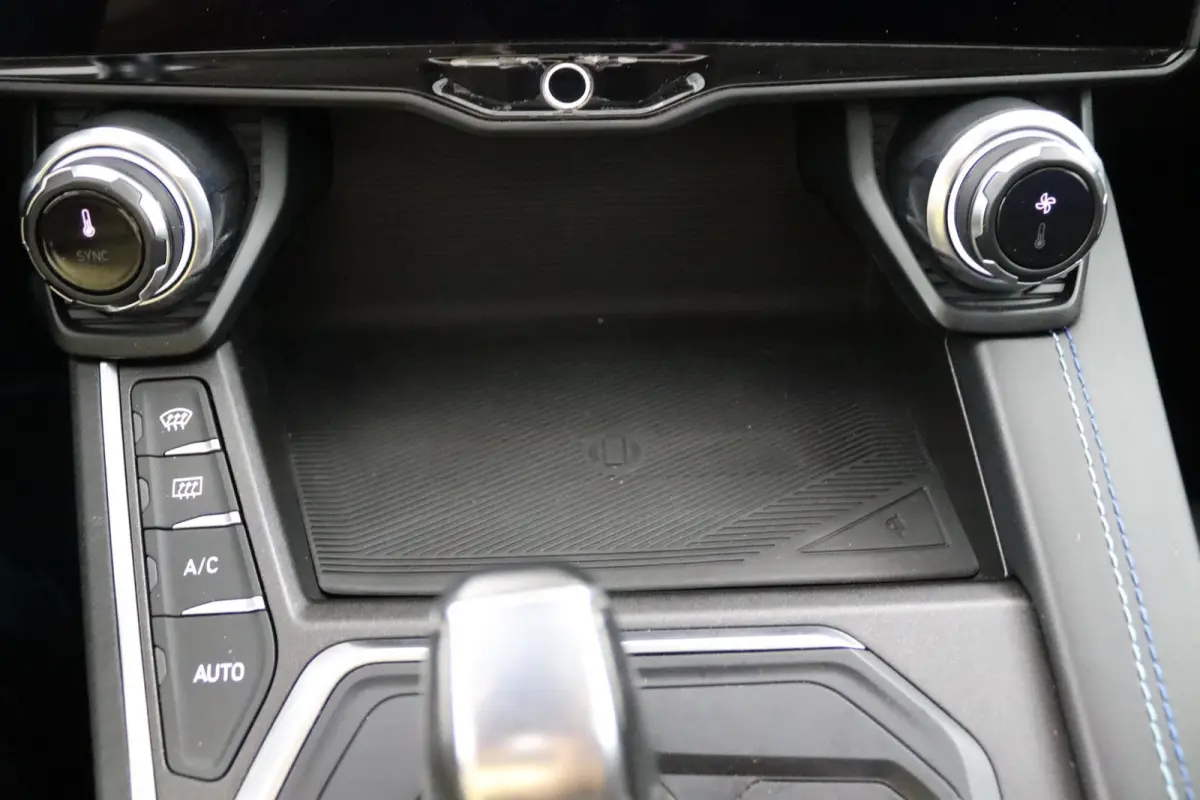 1.5*PLUG-IN*NAVI*PANO*CAM*ACC*CARPLAY*ECC*LED*