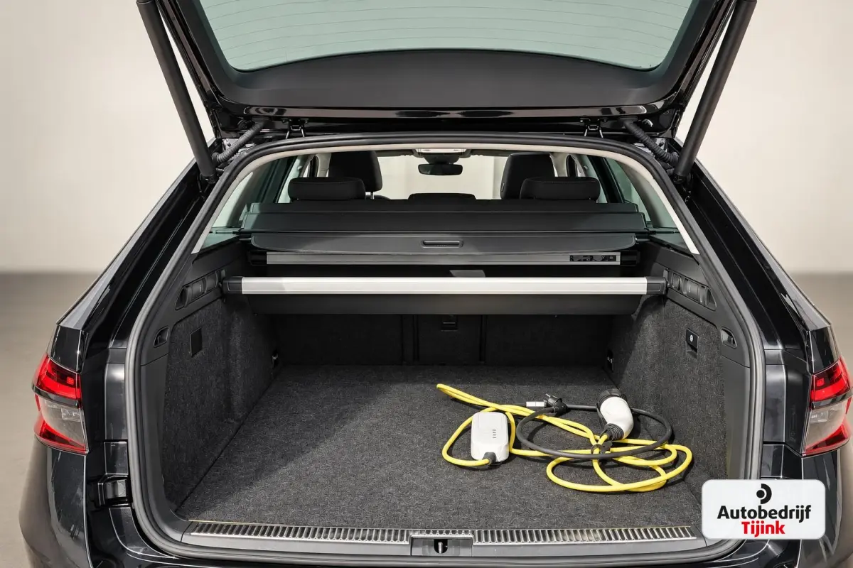 1.4 TSI iV Business Edition Plus | Pano | Trekhaak | Matrix LED | Stoel & stuurverw. | Elek. stoelen | Elek. achterklep | ACC | Blind spot |