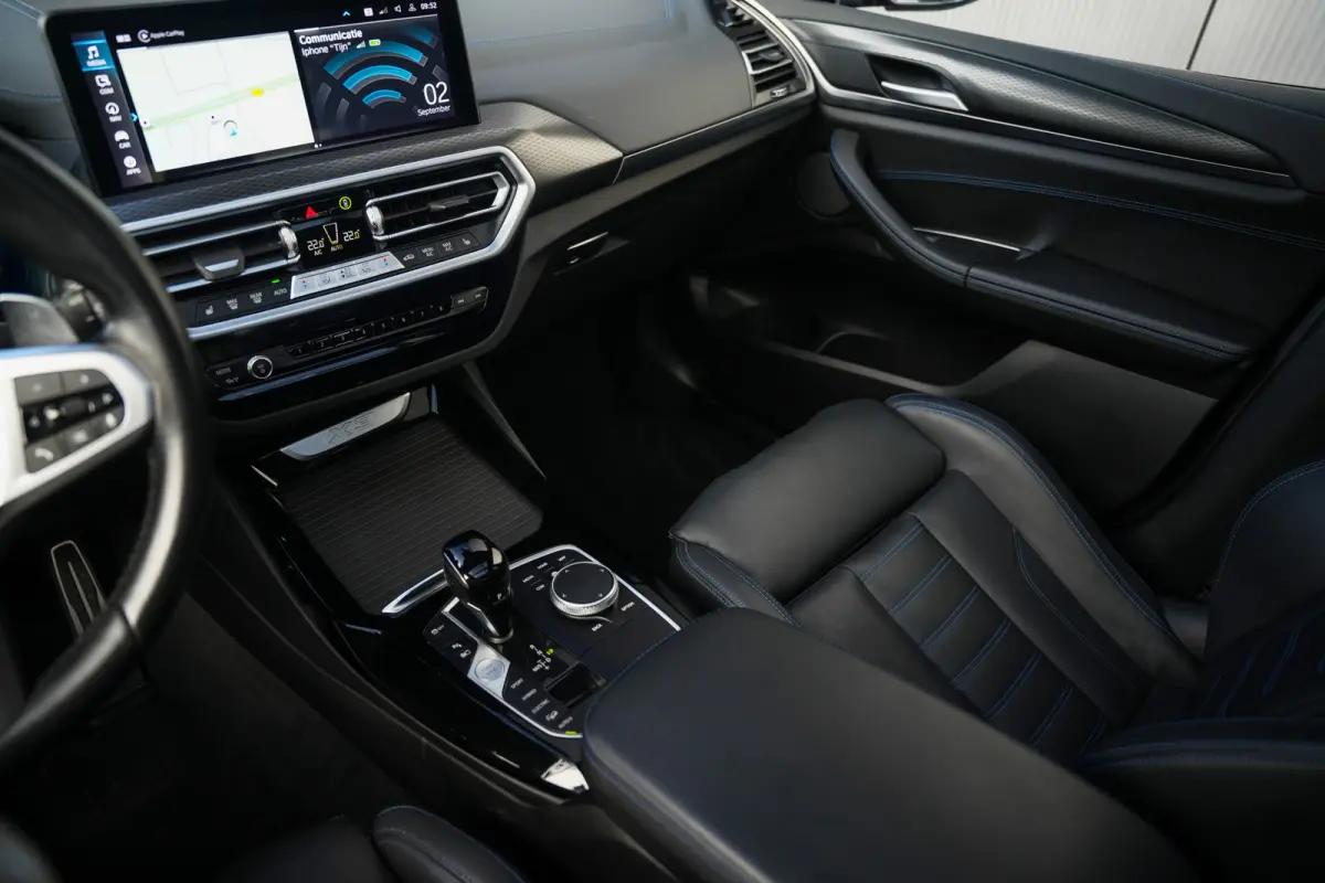 xDrive30e 292 pk High Executive M-Sport / BTW-Auto/ Pano-Dak/ H&K/ Head-Up/ ACC/ Keyless/ Camera/ M-Stoel/ Memory/ Stoelverw./ 20'' LMV