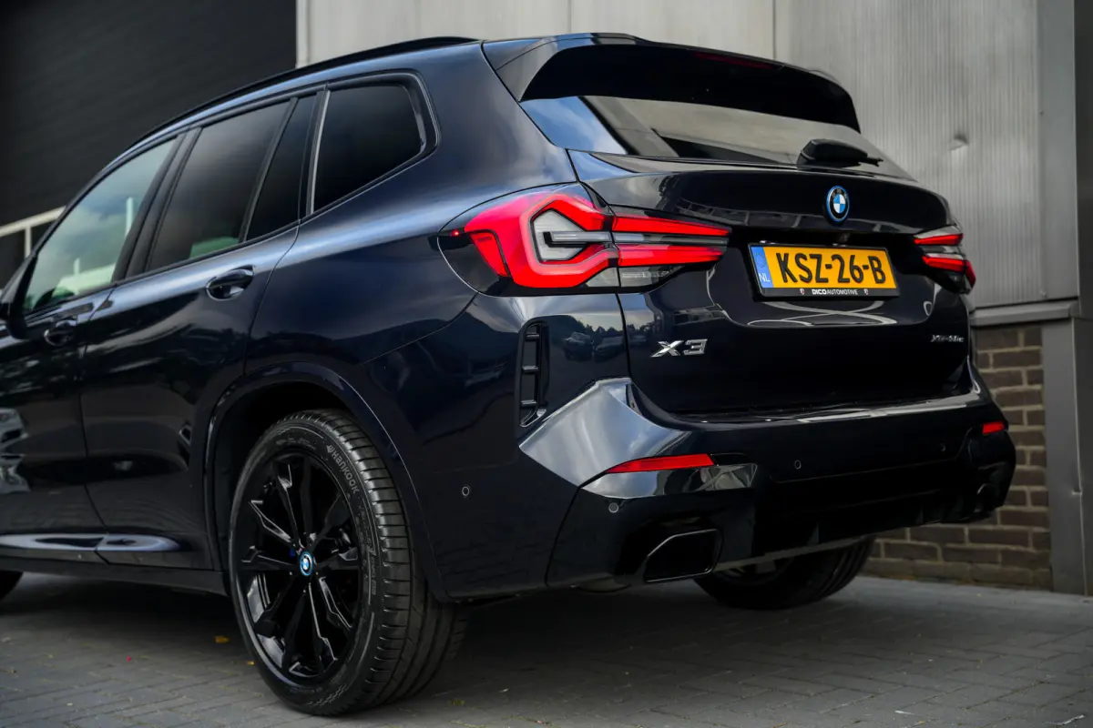 xDrive30e 292 pk High Executive M-Sport / BTW-Auto/ Pano-Dak/ H&K/ Head-Up/ ACC/ Keyless/ Camera/ M-Stoel/ Memory/ Stoelverw./ 20'' LMV