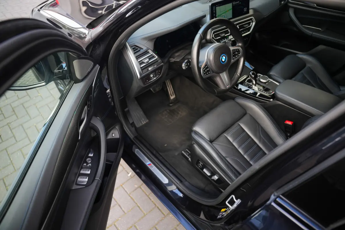 xDrive30e 292 pk High Executive M-Sport / BTW-Auto/ Pano-Dak/ H&K/ Head-Up/ ACC/ Keyless/ Camera/ M-Stoel/ Memory/ Stoelverw./ 20'' LMV