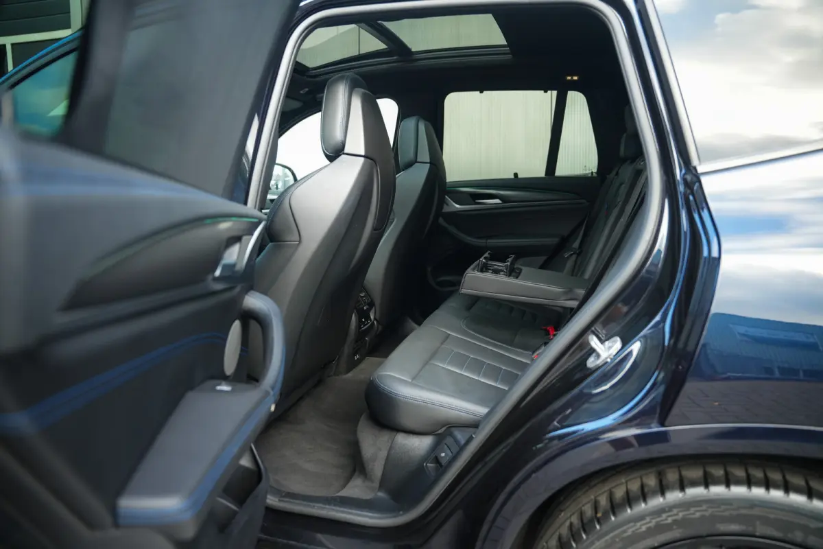 xDrive30e 292 pk High Executive M-Sport / BTW-Auto/ Pano-Dak/ H&K/ Head-Up/ ACC/ Keyless/ Camera/ M-Stoel/ Memory/ Stoelverw./ 20'' LMV