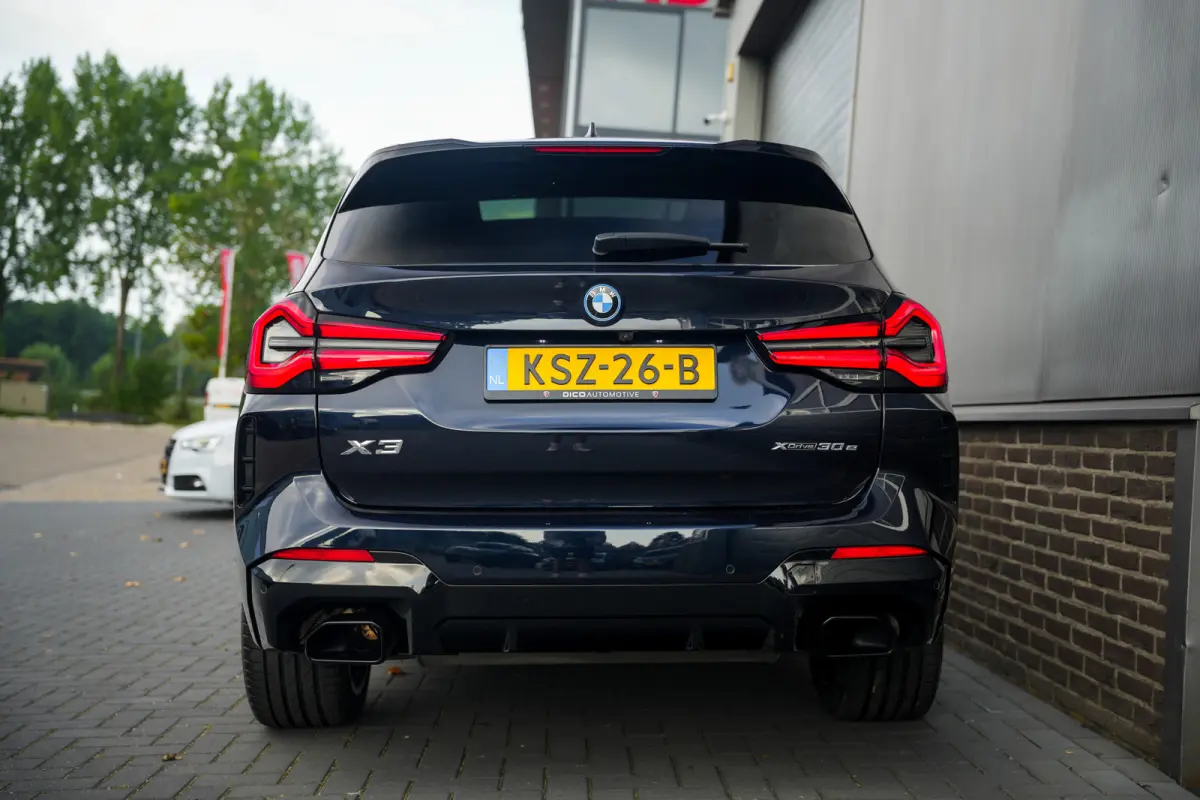 xDrive30e 292 pk High Executive M-Sport / BTW-Auto/ Pano-Dak/ H&K/ Head-Up/ ACC/ Keyless/ Camera/ M-Stoel/ Memory/ Stoelverw./ 20'' LMV