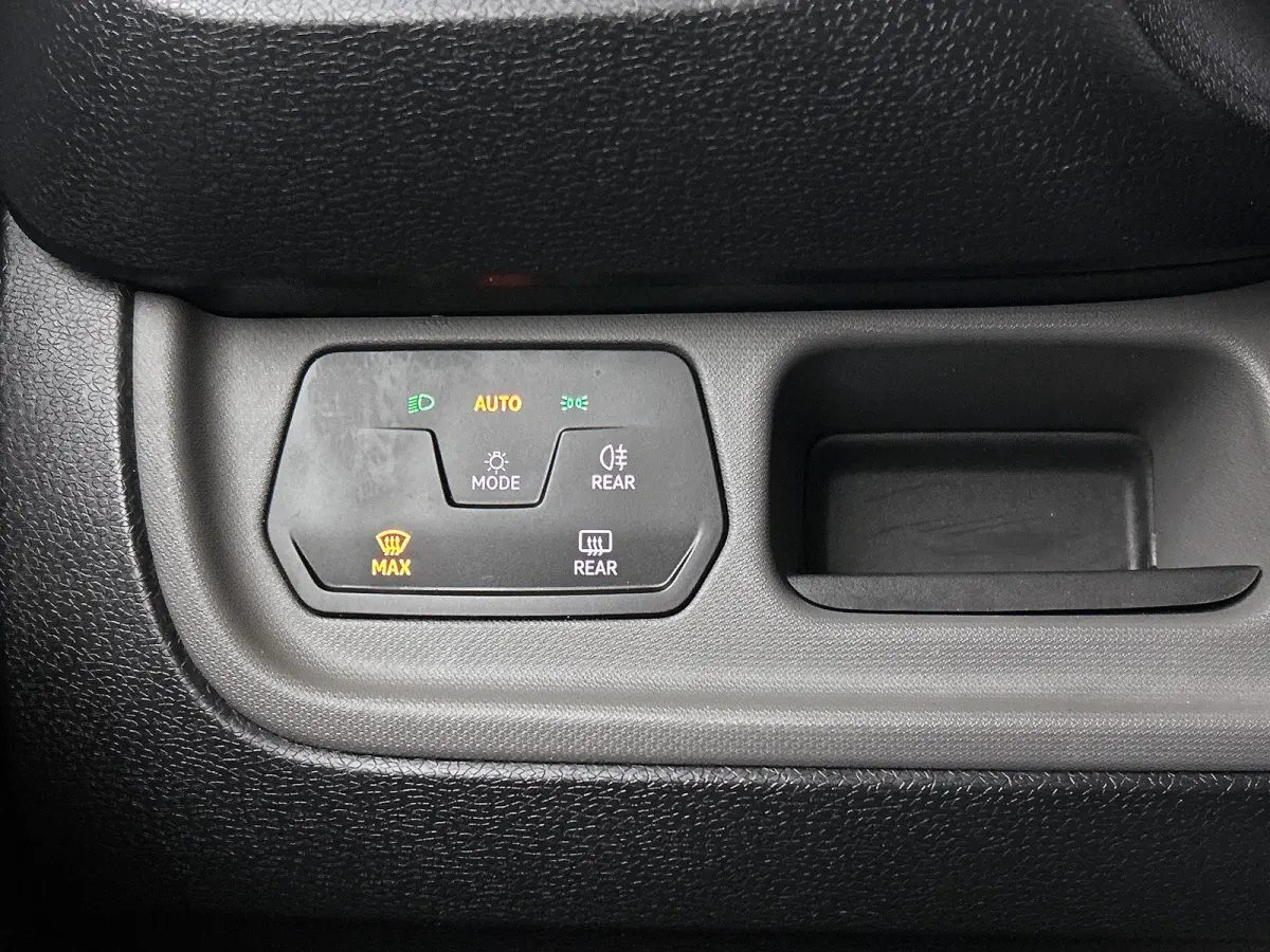 204PK | SOH 94% | Airco | Trekhaak | Achteruitrijcamera | Multifunctioneel Stuurwiel | Cruise Control | Apple/Android Carplay |