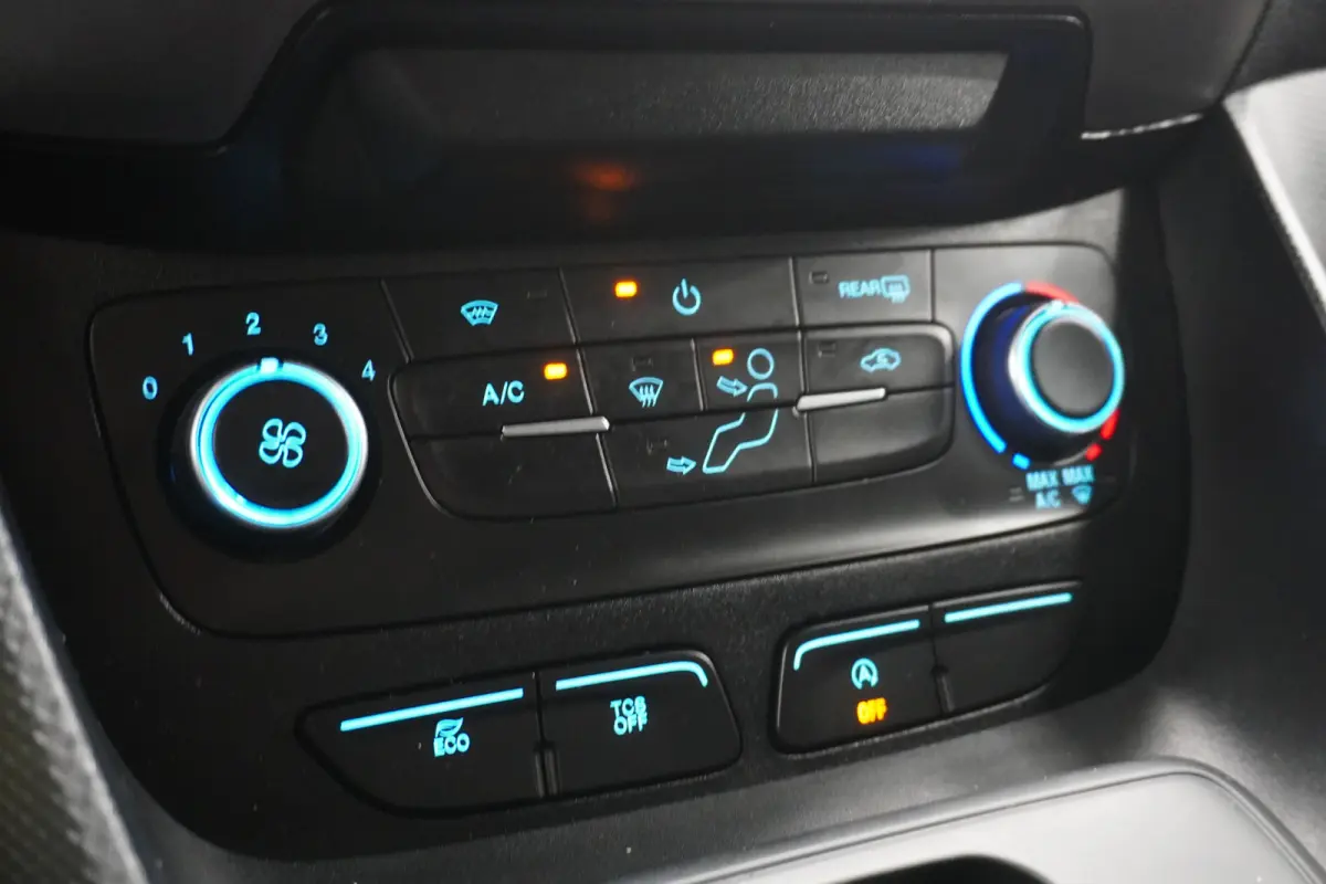 1.5 EcoBlue 100PK Automaat EURO 6 - Airco - Navi - Cruise - €11.950,- Excl.