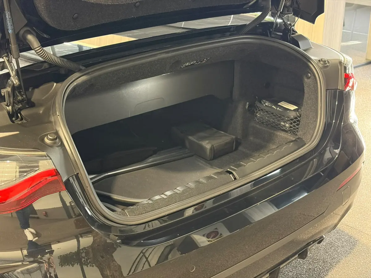 420i High Executive H/K | Camera |Stoel/stuur/nek verwarming | Carplay | Navigatie