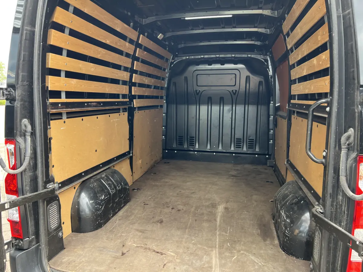 T35 2.3 dCi 150 L2H2 Automaat Work Ed.