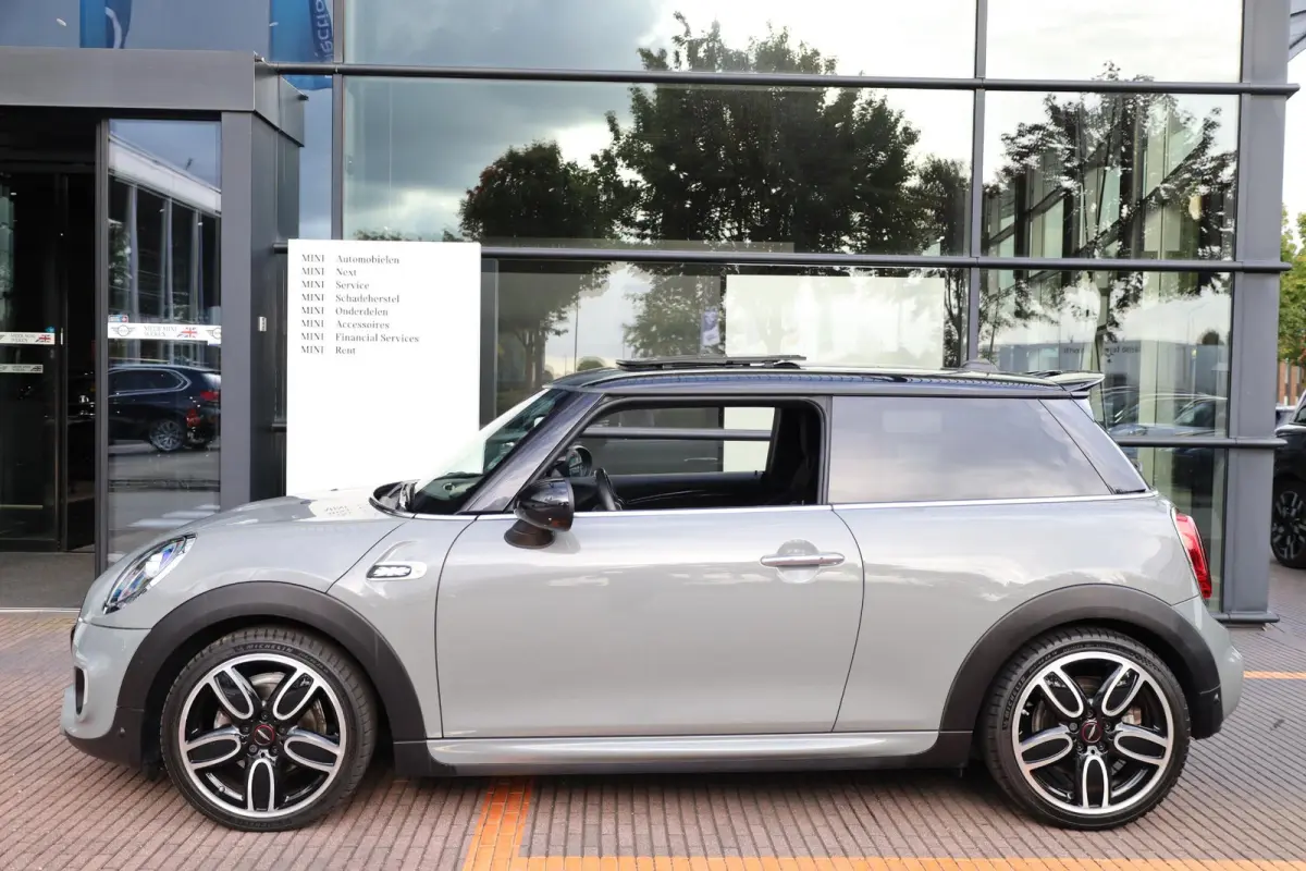 Cooper | Panoramadak | Comforttoegang | Stoelverwarming | Park Distance Control (PDC) | Harman Kardon