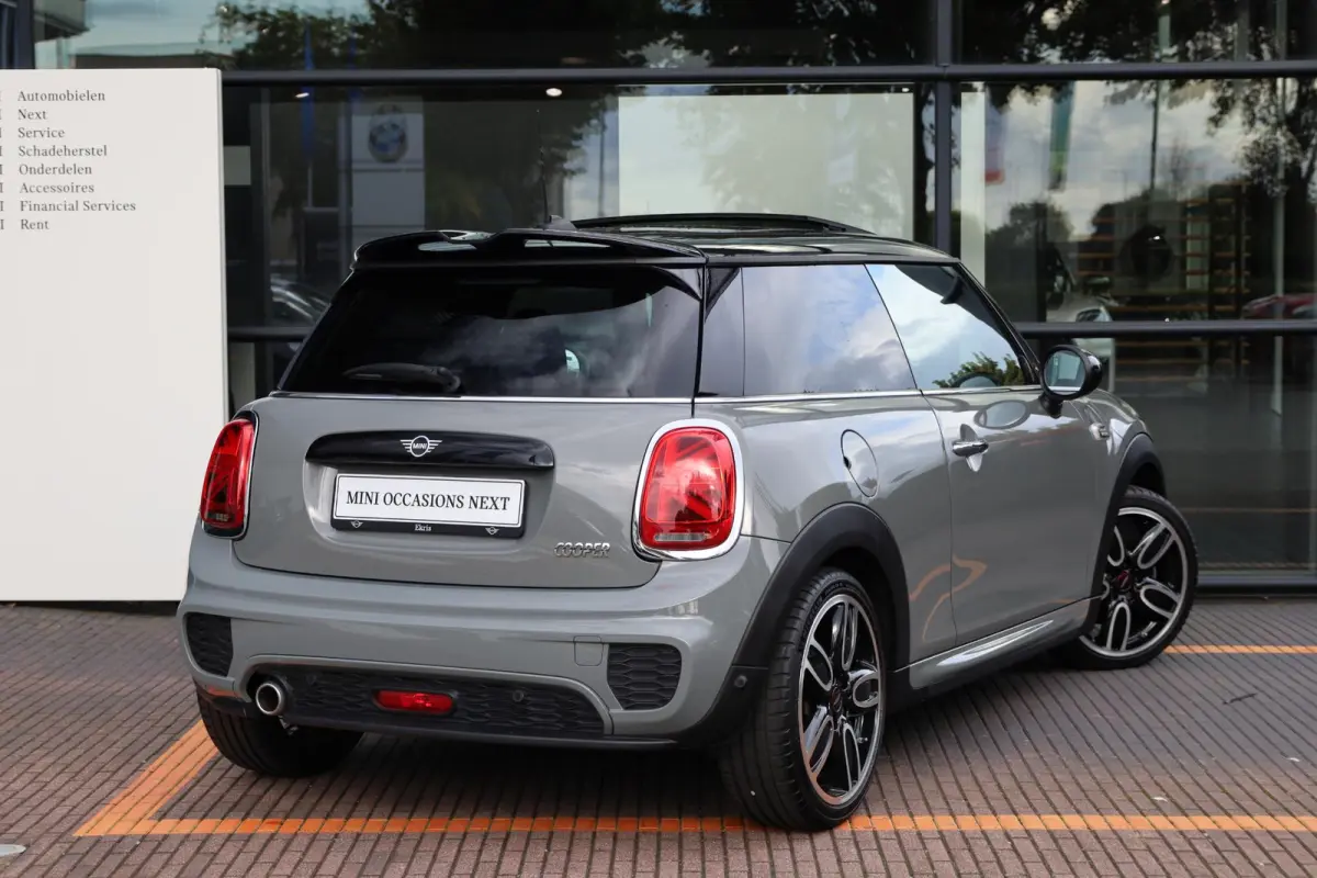 Cooper | Panoramadak | Comforttoegang | Stoelverwarming | Park Distance Control (PDC) | Harman Kardon