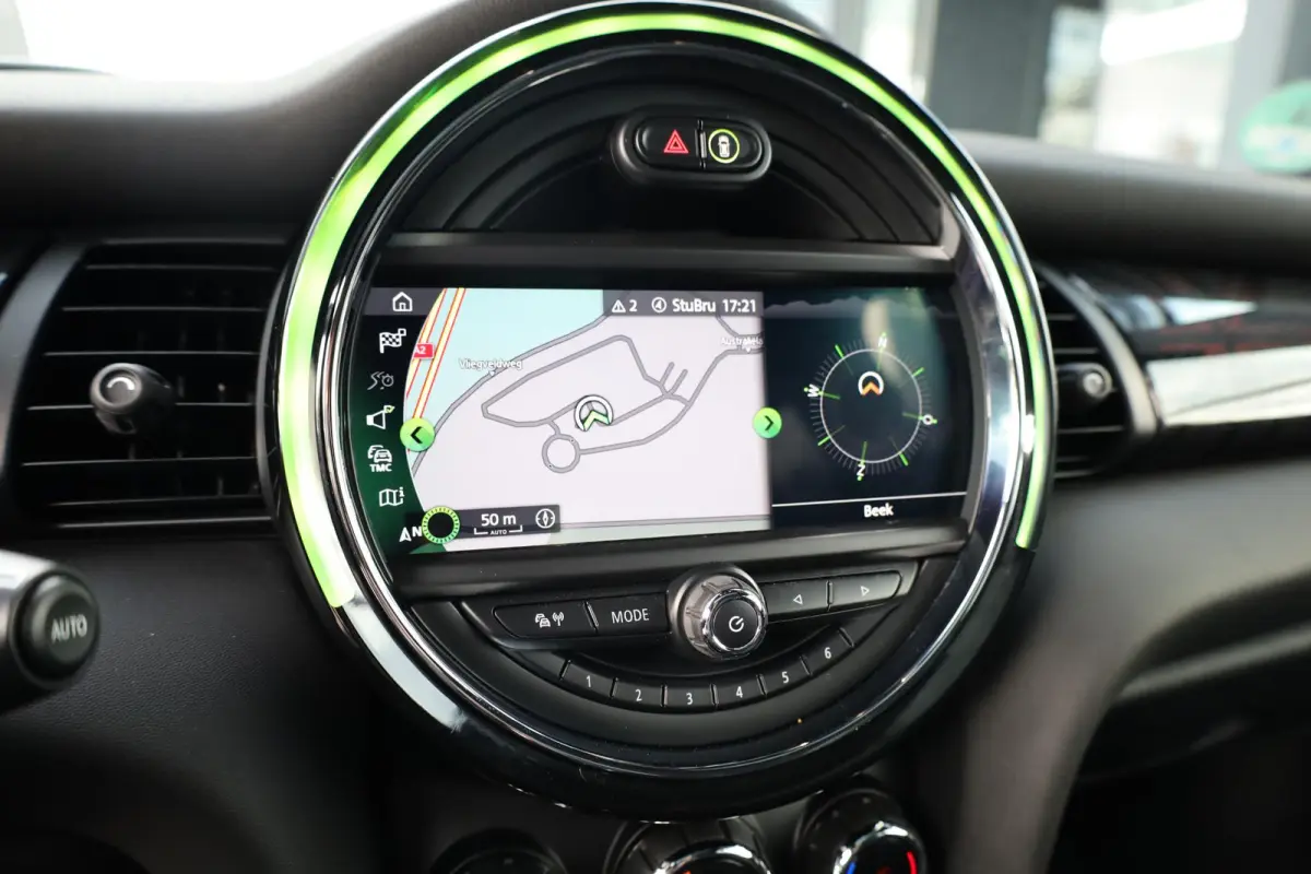 Cooper | Panoramadak | Comforttoegang | Stoelverwarming | Park Distance Control (PDC) | Harman Kardon