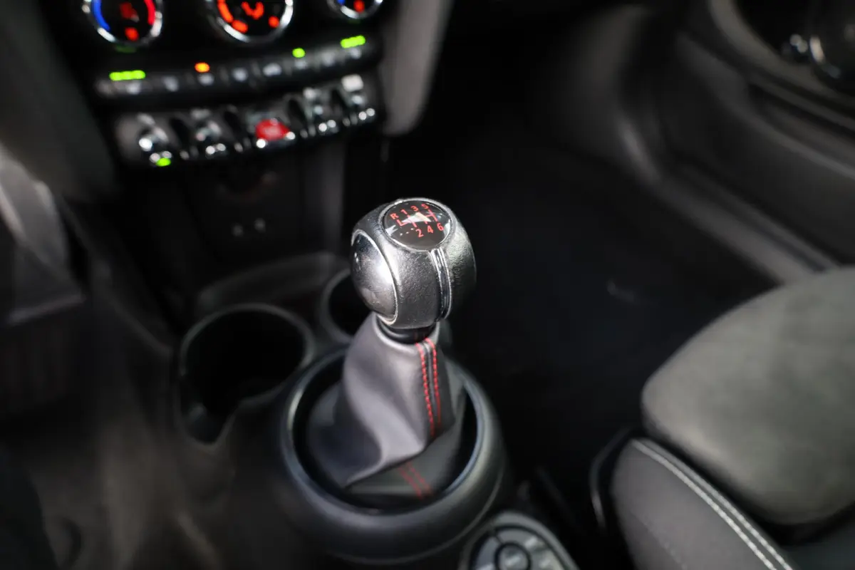 Cooper | Panoramadak | Comforttoegang | Stoelverwarming | Park Distance Control (PDC) | Harman Kardon
