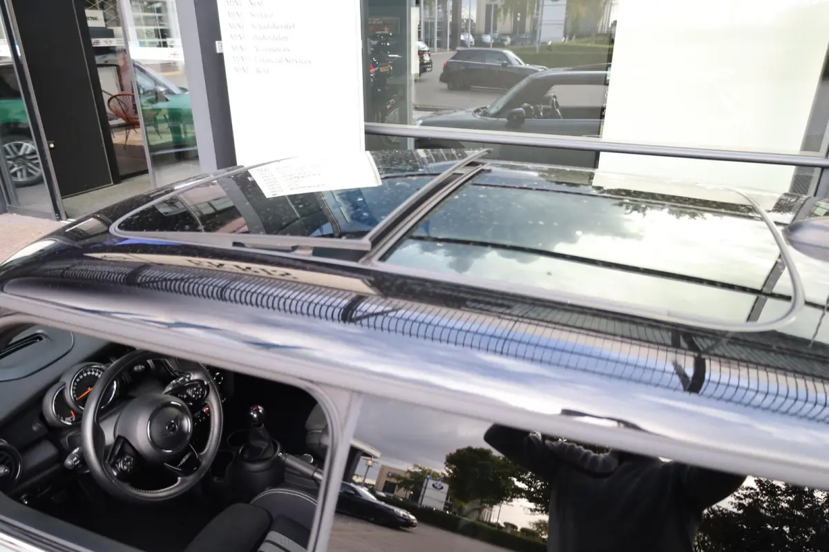 Cooper | Panoramadak | Comforttoegang | Stoelverwarming | Park Distance Control (PDC) | Harman Kardon