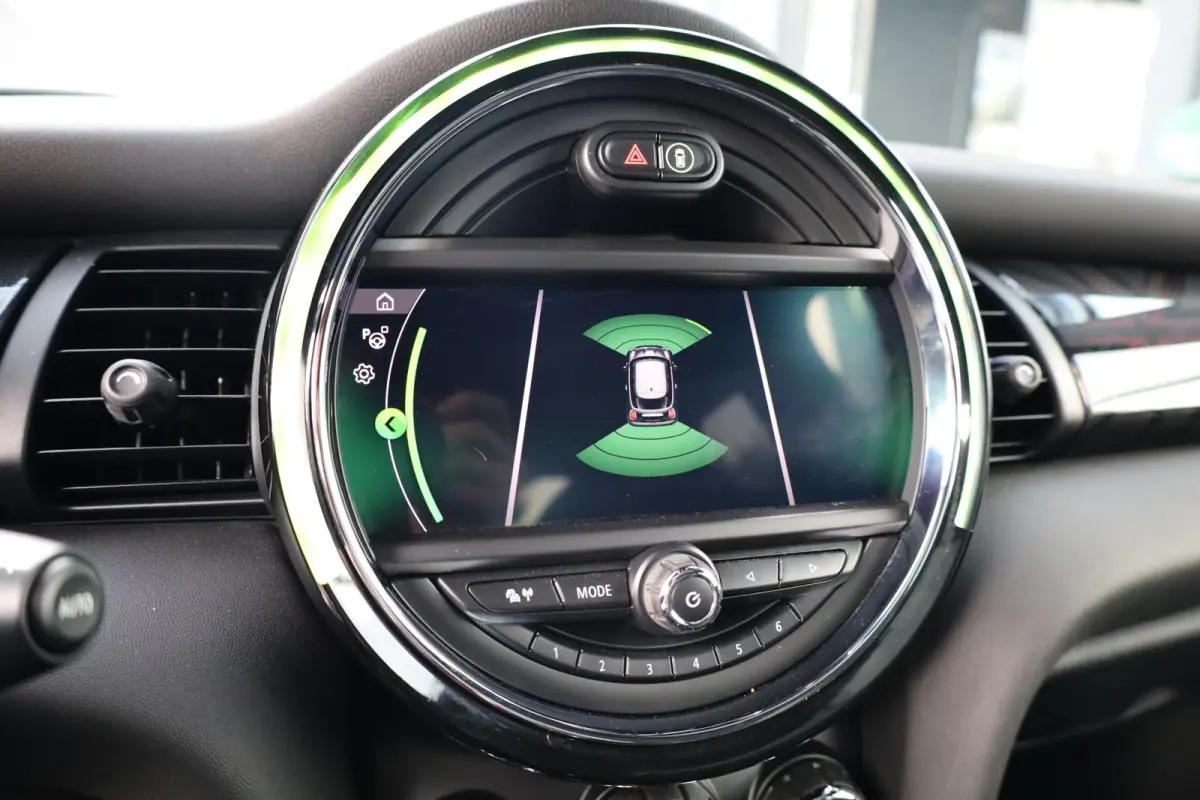 Cooper | Panoramadak | Comforttoegang | Stoelverwarming | Park Distance Control (PDC) | Harman Kardon