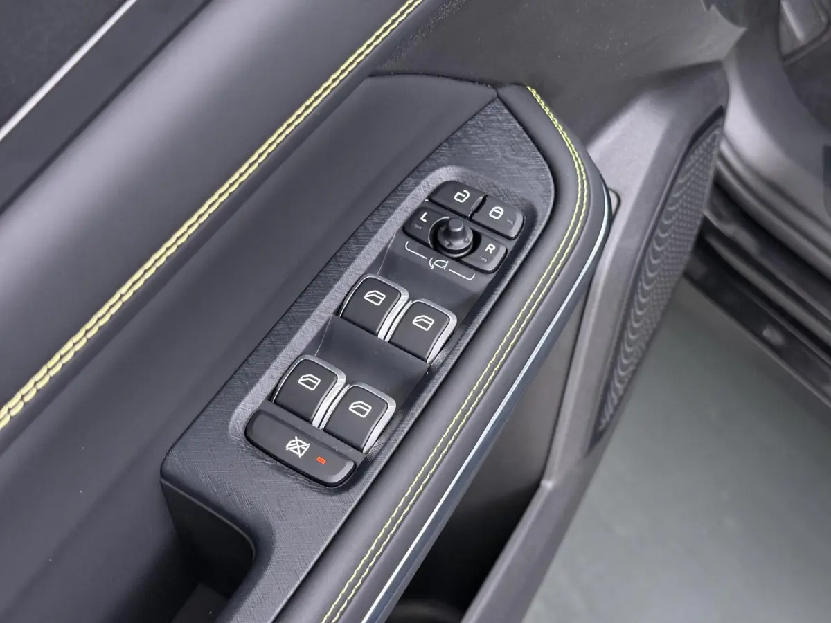 1.5 Core NIEUW MODEL! | FABRIEKSGARANTIE T/M 2030! | CAMERA| STOELVERWARMING| APPLE CARPLAY| ADAPTIVE CRUISE CONTROL|