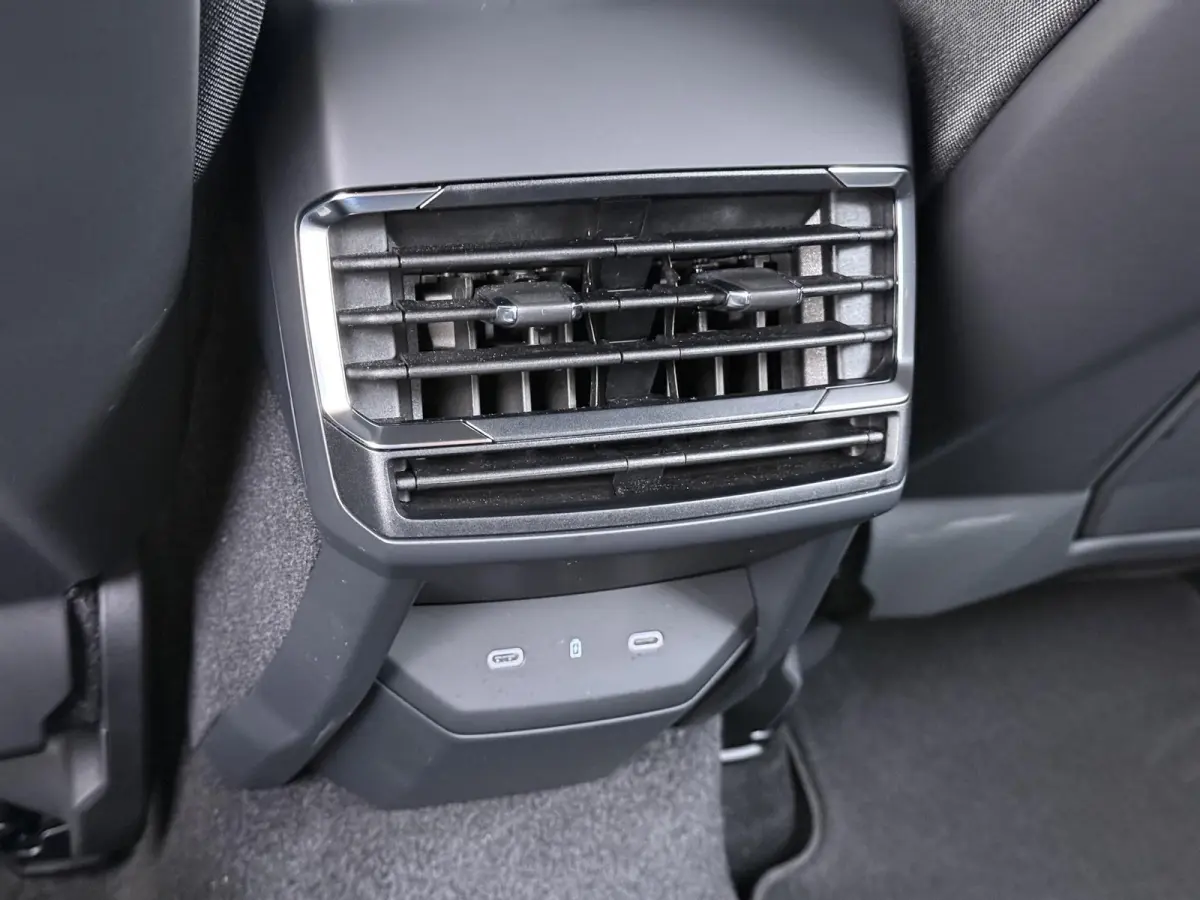 1.5 Core NIEUW MODEL! | FABRIEKSGARANTIE T/M 2030! | CAMERA| STOELVERWARMING| APPLE CARPLAY| ADAPTIVE CRUISE CONTROL|