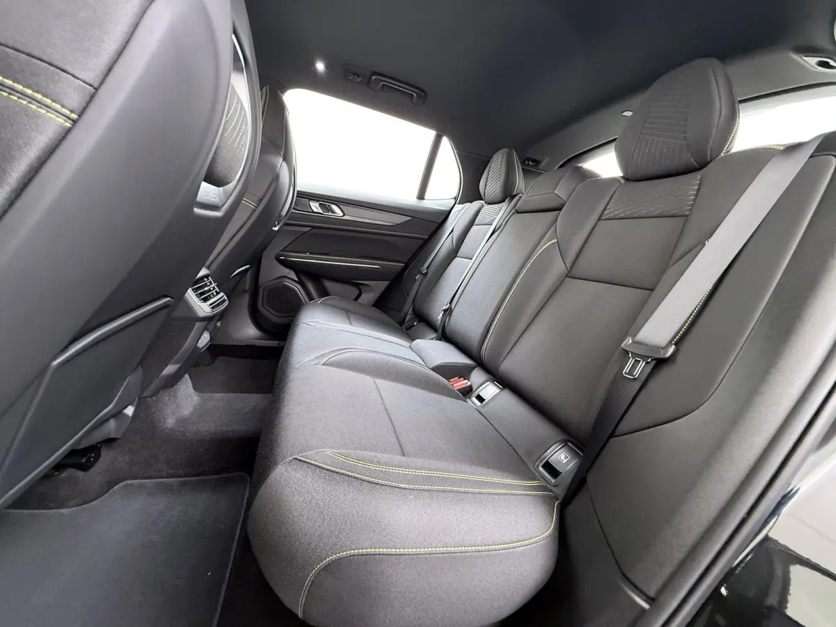 1.5 Core NIEUW MODEL! | FABRIEKSGARANTIE T/M 2030! | CAMERA| STOELVERWARMING| APPLE CARPLAY| ADAPTIVE CRUISE CONTROL|