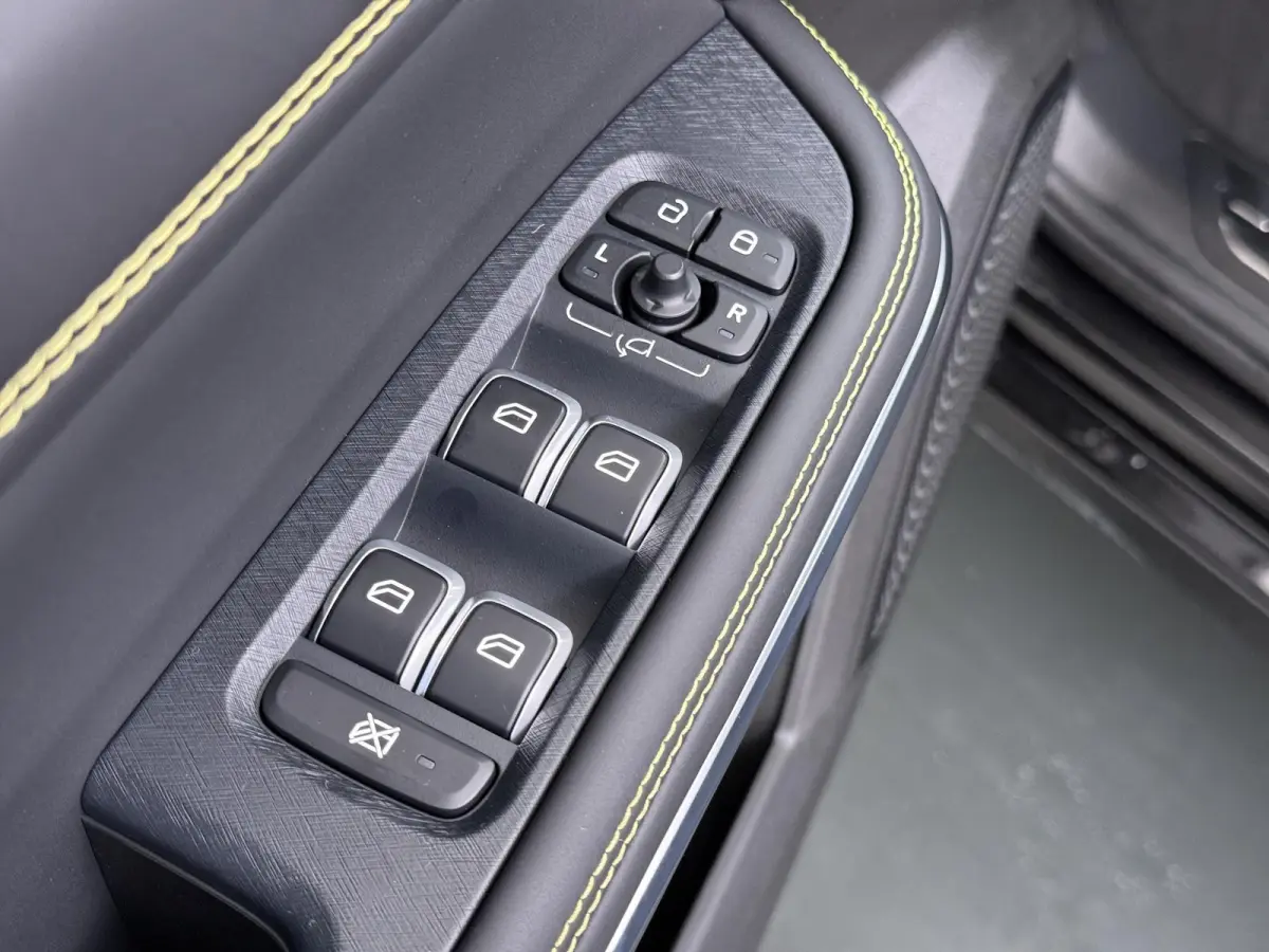 1.5 Core NIEUW MODEL! | FABRIEKSGARANTIE T/M 2030! | CAMERA| STOELVERWARMING| APPLE CARPLAY| ADAPTIVE CRUISE CONTROL|