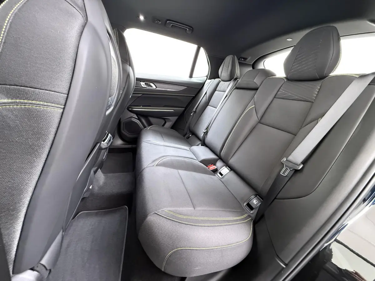 1.5 Core NIEUW MODEL! | FABRIEKSGARANTIE T/M 2030! | CAMERA| STOELVERWARMING| APPLE CARPLAY| ADAPTIVE CRUISE CONTROL|