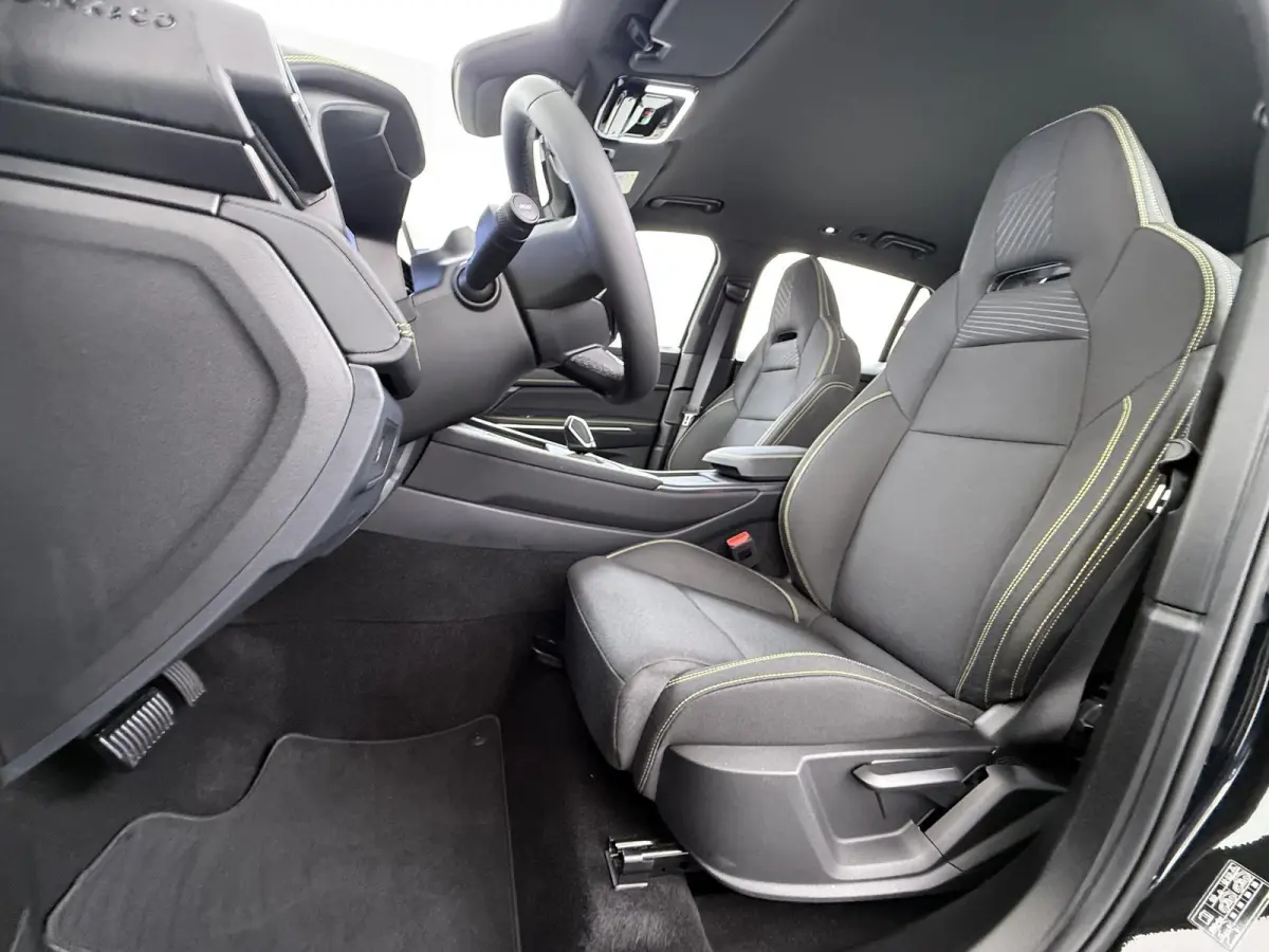 1.5 Core NIEUW MODEL! | FABRIEKSGARANTIE T/M 2030! | CAMERA| STOELVERWARMING| APPLE CARPLAY| ADAPTIVE CRUISE CONTROL|
