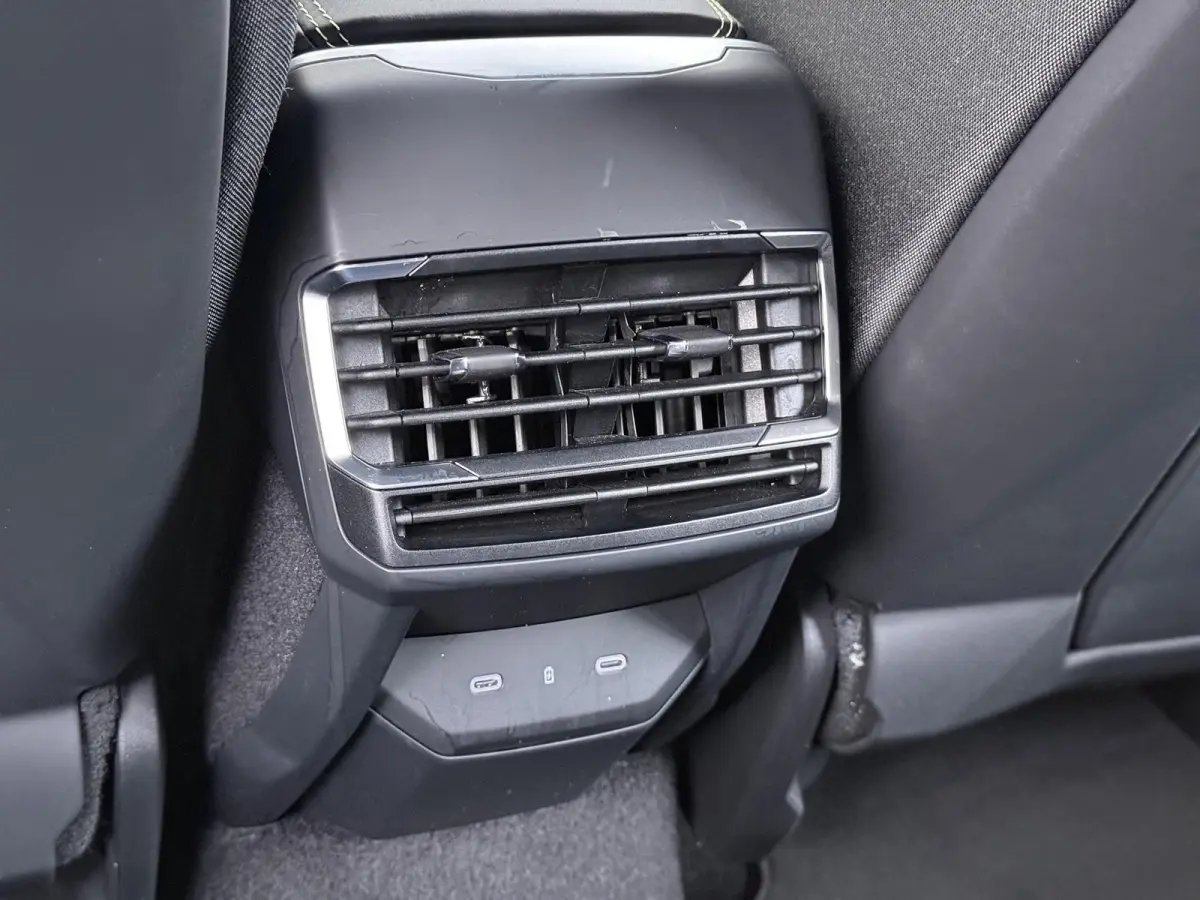 1.5 Core NIEUW MODEL! | FABRIEKSGARANTIE T/M 2030! | CAMERA| STOELVERWARMING| APPLE CARPLAY| ADAPTIVE CRUISE CONTROL|