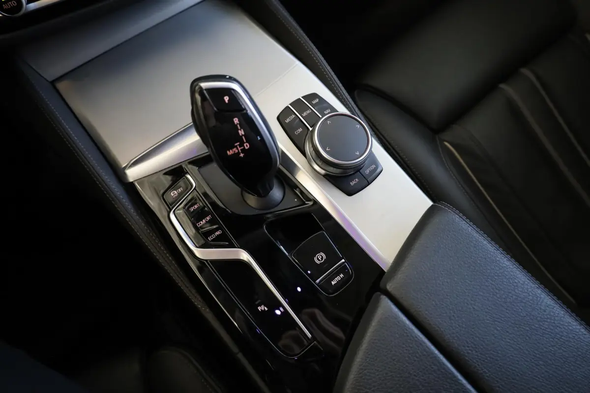 520i High Executive Edition | Luxury Line| HiFi System | Stoelverwarming | trekhaak elektrisch |