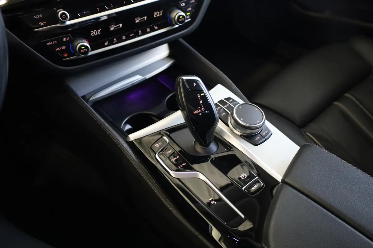 520i High Executive Edition | Luxury Line| HiFi System | Stoelverwarming | trekhaak elektrisch |