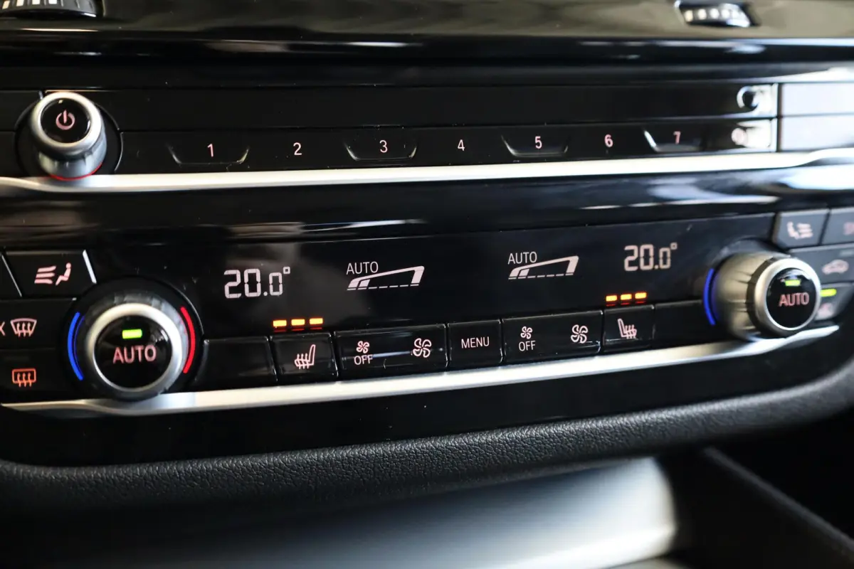 520i High Executive Edition | Luxury Line| HiFi System | Stoelverwarming | trekhaak elektrisch |