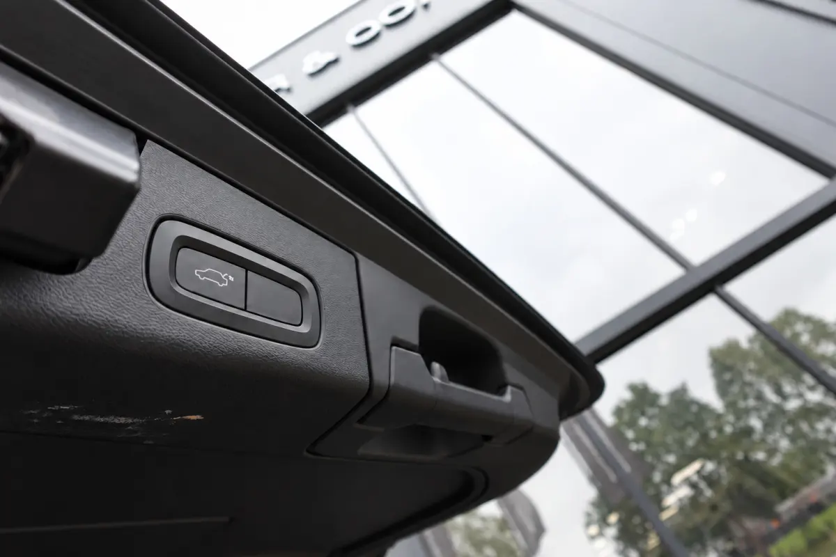 2.0 T8 Twin Engine AWD R-Design PANO KEYLESS VOL'