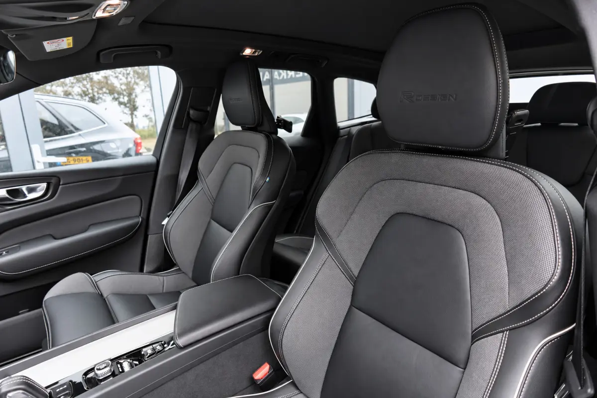 2.0 T8 Twin Engine AWD R-Design PANO KEYLESS VOL'