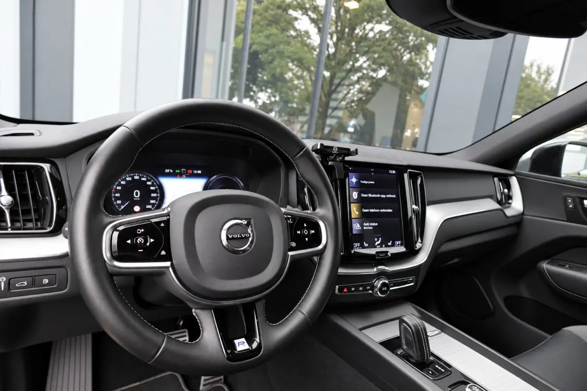 2.0 T8 Twin Engine AWD R-Design PANO KEYLESS VOL'