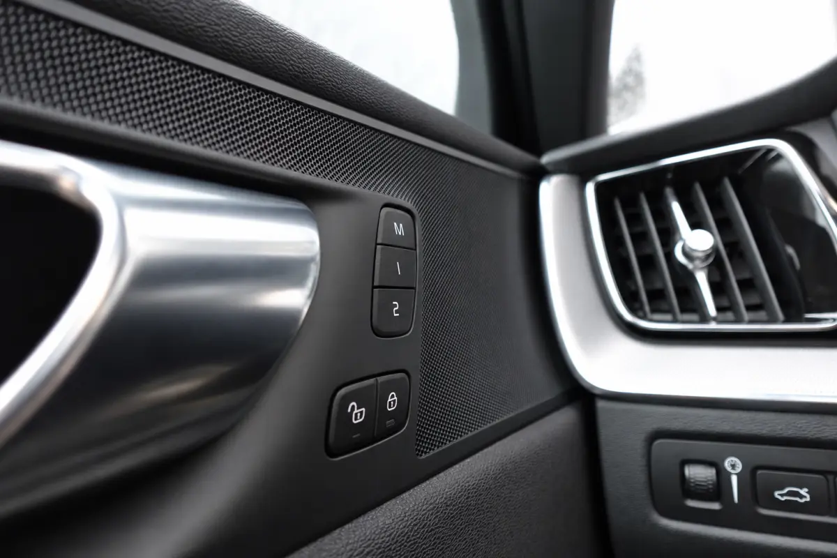 2.0 T8 Twin Engine AWD R-Design PANO KEYLESS VOL'