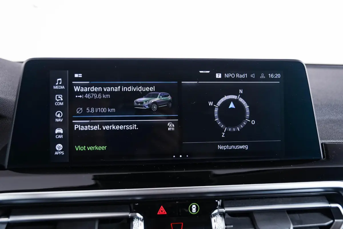 xDrive30e Sportstoelen - Parking Assistant - Active Guard - BMW Live Cockpit Plus - zwart hooggl. accent Perlglanz Chrome -