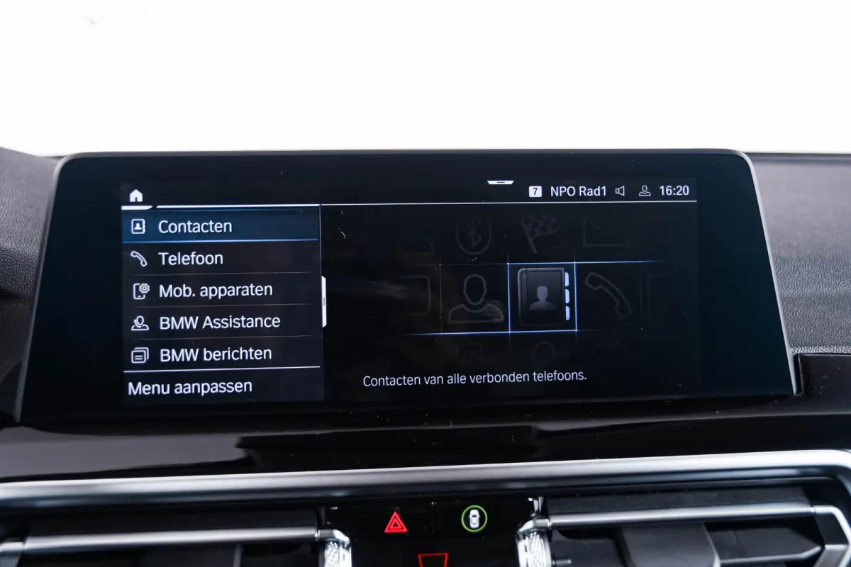 xDrive30e Sportstoelen - Parking Assistant - Active Guard - BMW Live Cockpit Plus - zwart hooggl. accent Perlglanz Chrome -