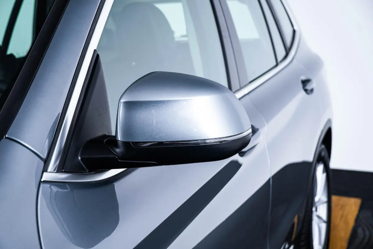 xDrive30e Sportstoelen - Parking Assistant - Active Guard - BMW Live Cockpit Plus - zwart hooggl. accent Perlglanz Chrome -