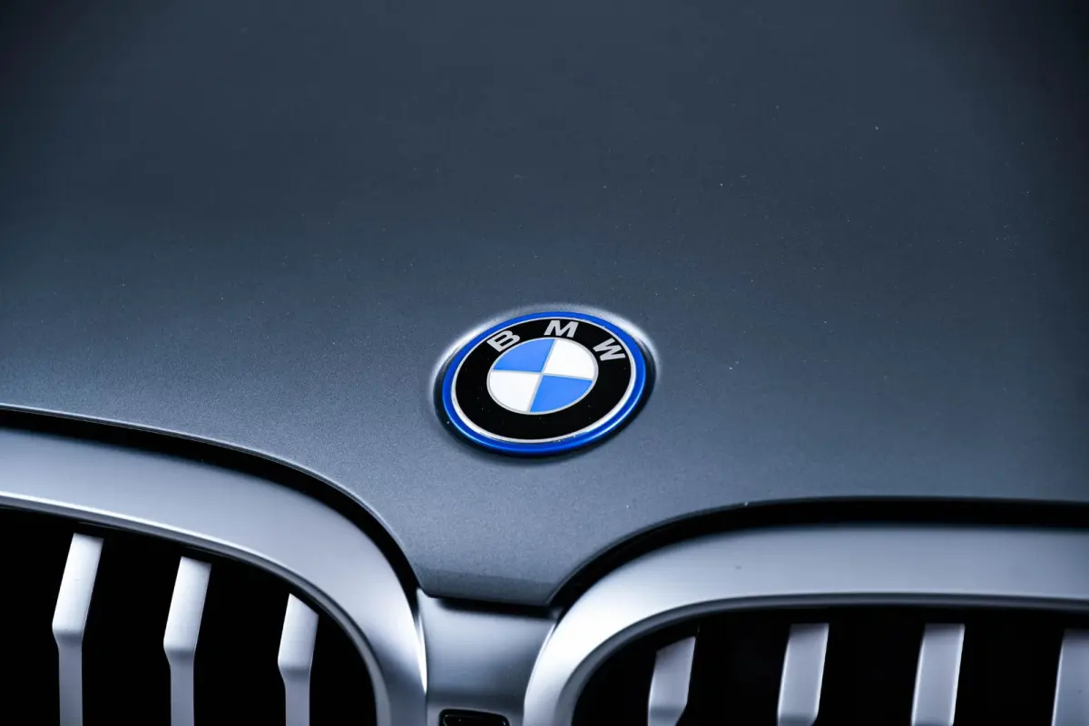 xDrive30e Sportstoelen - Parking Assistant - Active Guard - BMW Live Cockpit Plus - zwart hooggl. accent Perlglanz Chrome -