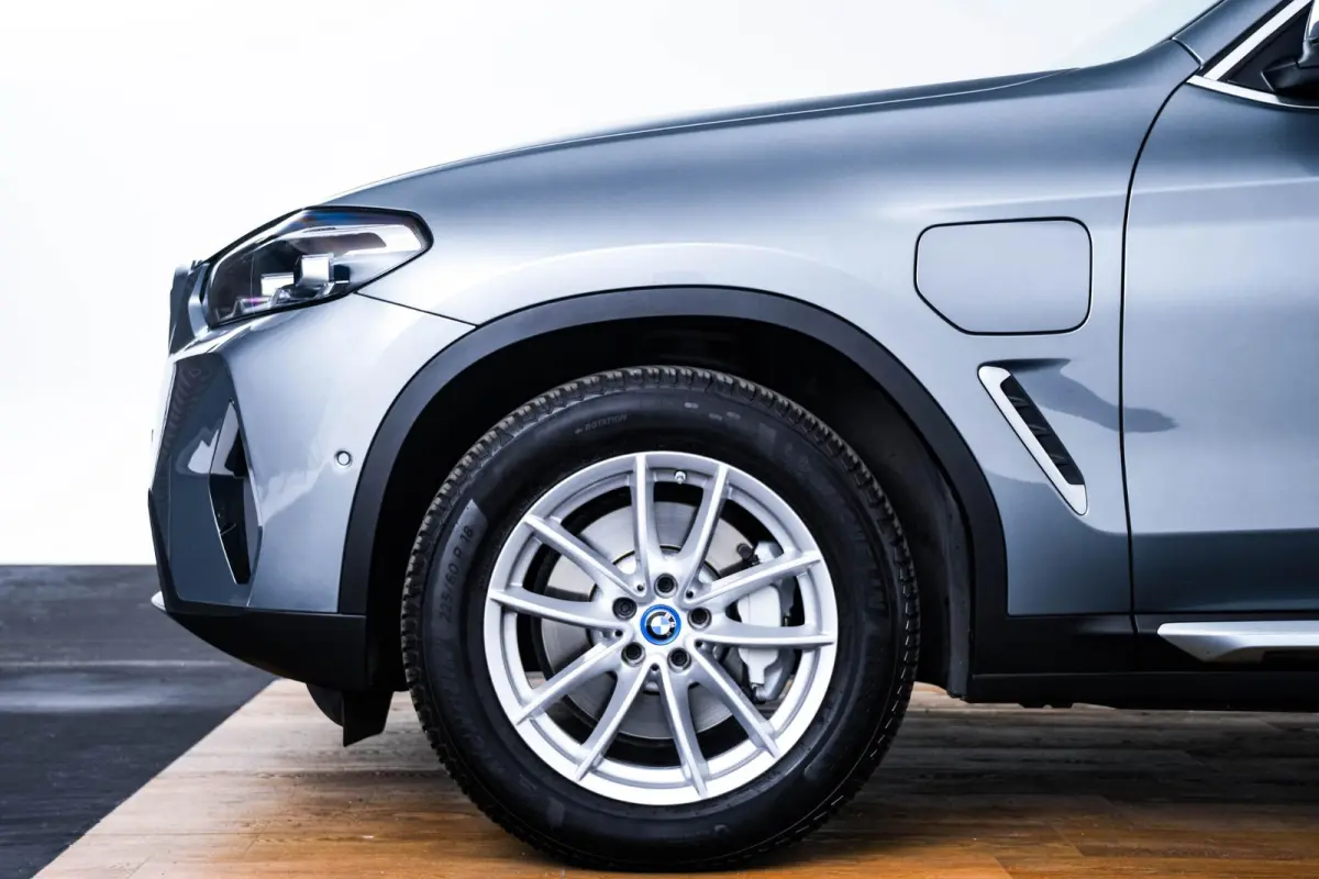 xDrive30e Sportstoelen - Parking Assistant - Active Guard - BMW Live Cockpit Plus - zwart hooggl. accent Perlglanz Chrome -