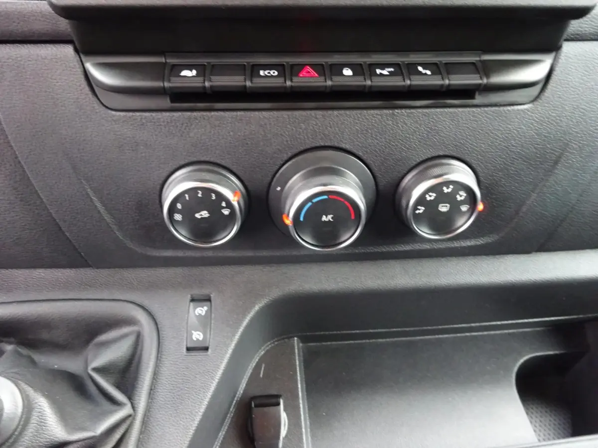 T35 2.3 dCi 135 L2H2 Comfort Groot NAVI AIRCO TREKHAAK ZEER NETJES