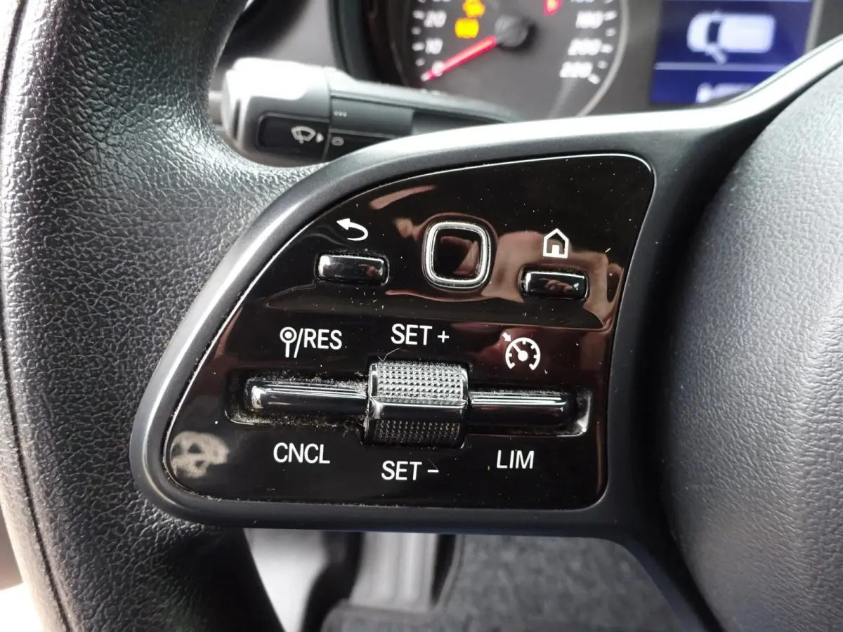 110 CDI L1 MBUX 2 x SCHUIFDEUR CRUISE PDC CAMERA NAVI