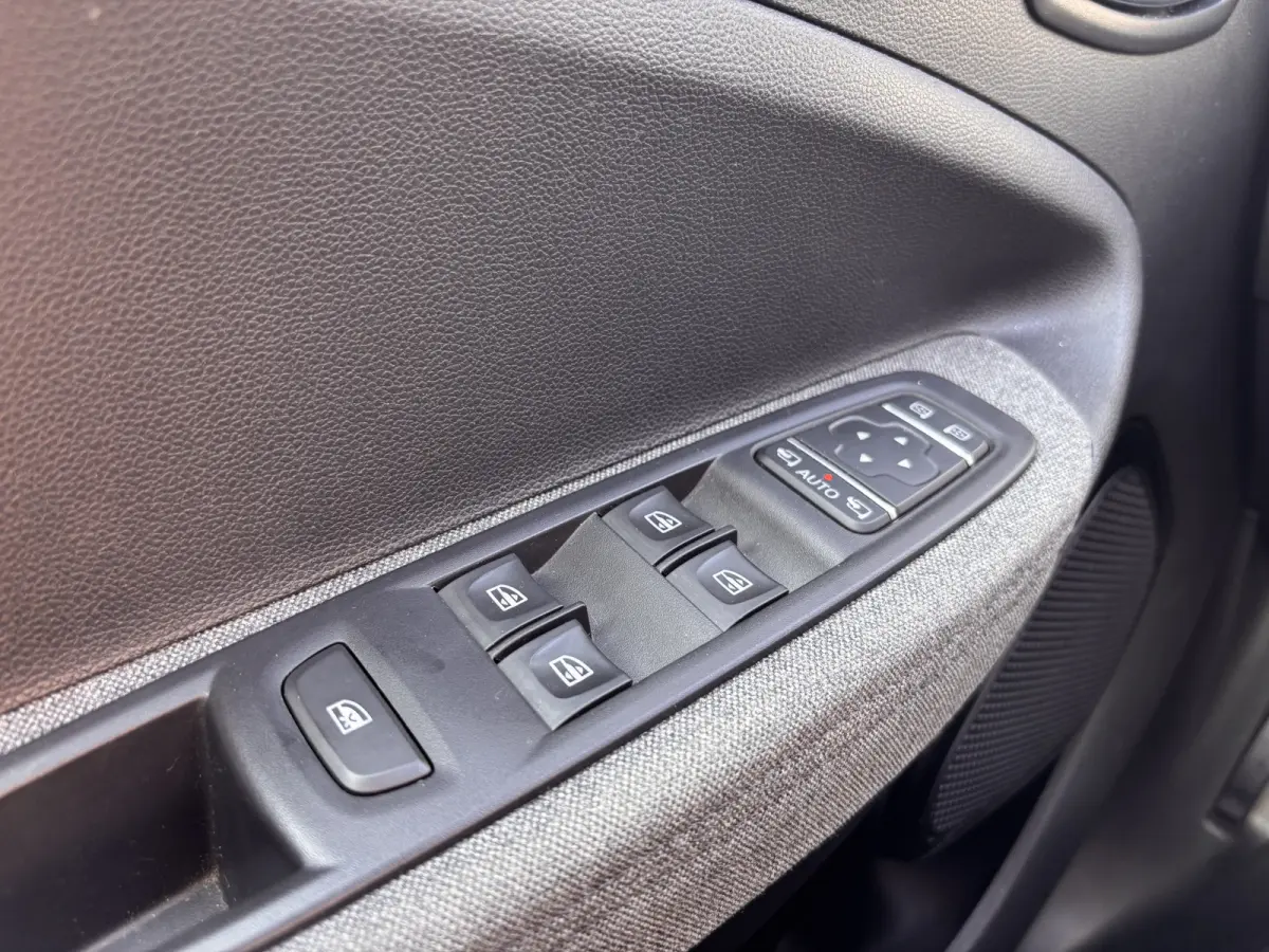 R135 Intens 52 kWh incl. accu GARANTIE/KOOPACCU SOH 92%/CRUISE/CLIMA/CARPLAY/PARKEERSENS. V+A/CAMERA/LICHTMETAAL rijklaarprijs!