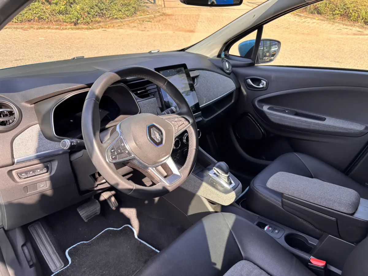 R135 Intens 52 kWh incl. accu GARANTIE/KOOPACCU SOH 92%/CRUISE/CLIMA/CARPLAY/PARKEERSENS. V+A/CAMERA/LICHTMETAAL rijklaarprijs!