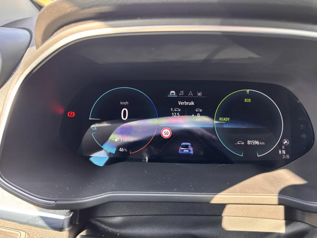 R135 Intens 52 kWh incl. accu GARANTIE/KOOPACCU SOH 92%/CRUISE/CLIMA/CARPLAY/PARKEERSENS. V+A/CAMERA/LICHTMETAAL rijklaarprijs!