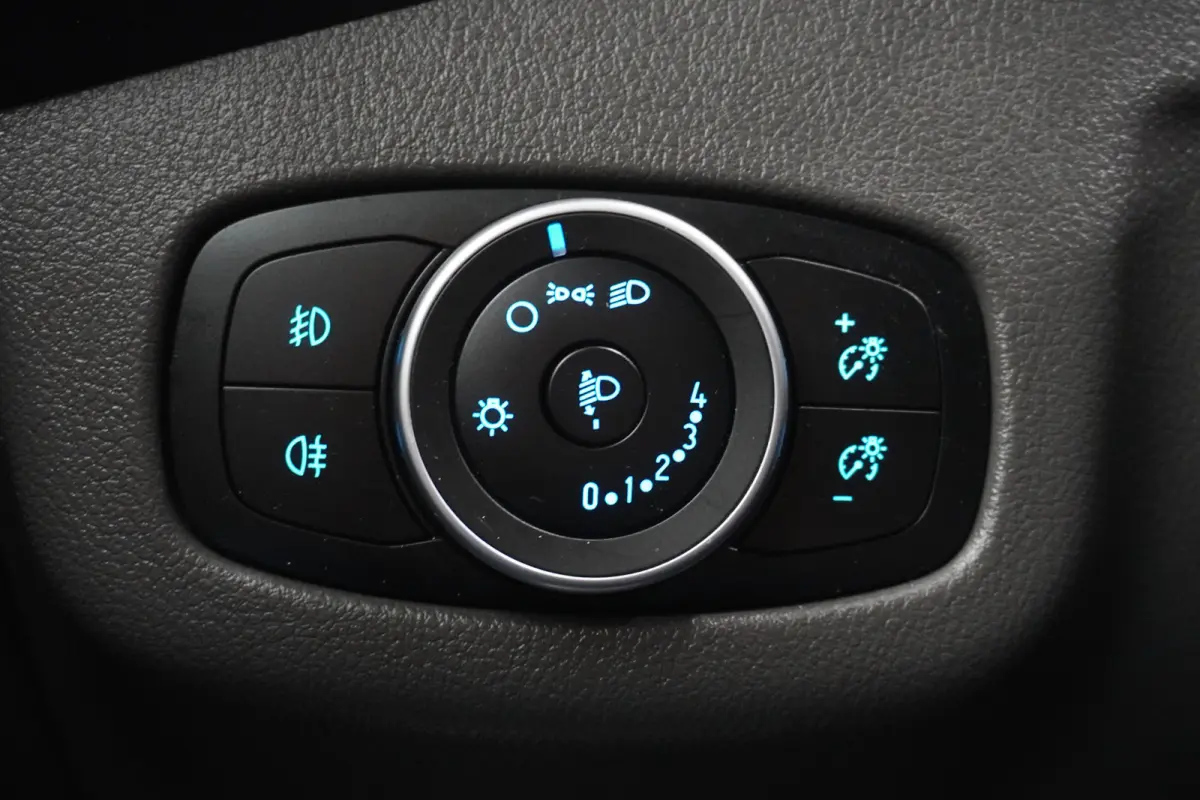 Limited 1.5 EcoBlue 100PK L2 EURO 6 - Airco - Navi - Cruise - €12.900,- Excl.